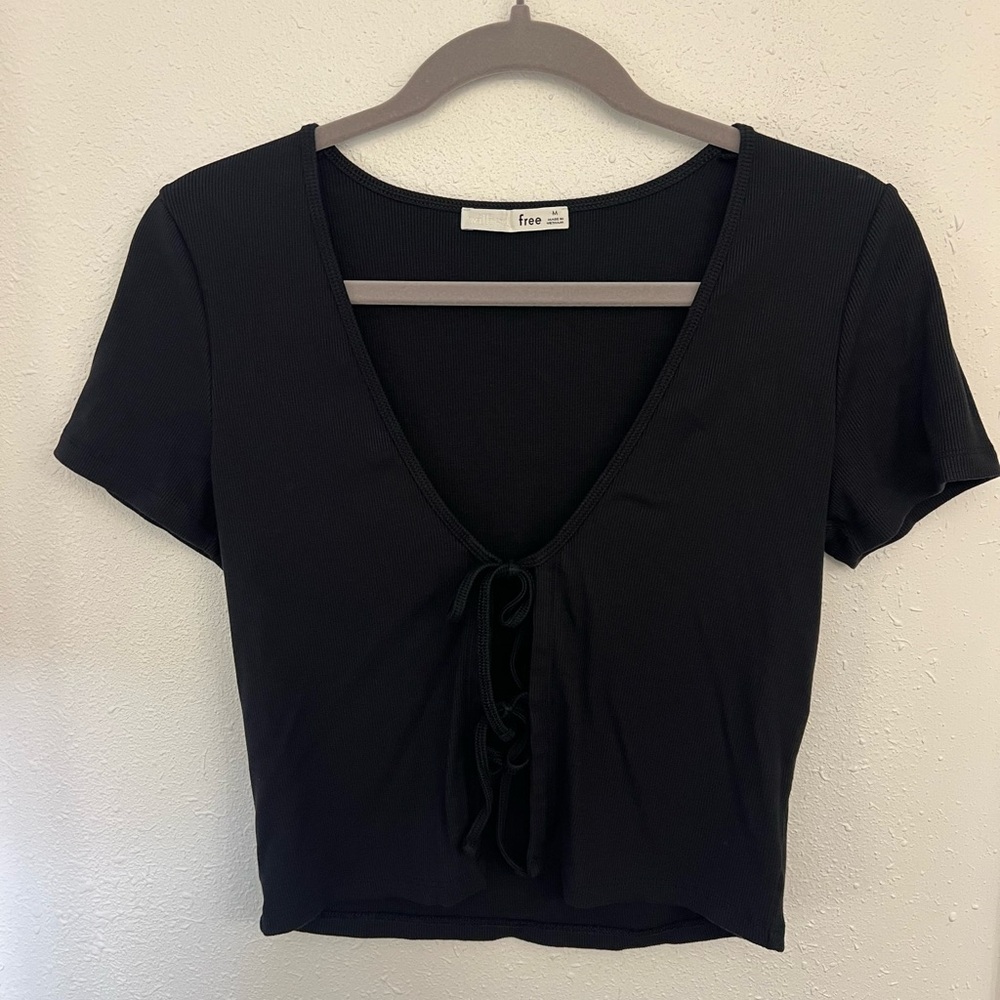 Aritzia Women's Black Crop-top ties I. Front. Size M. very good condition.